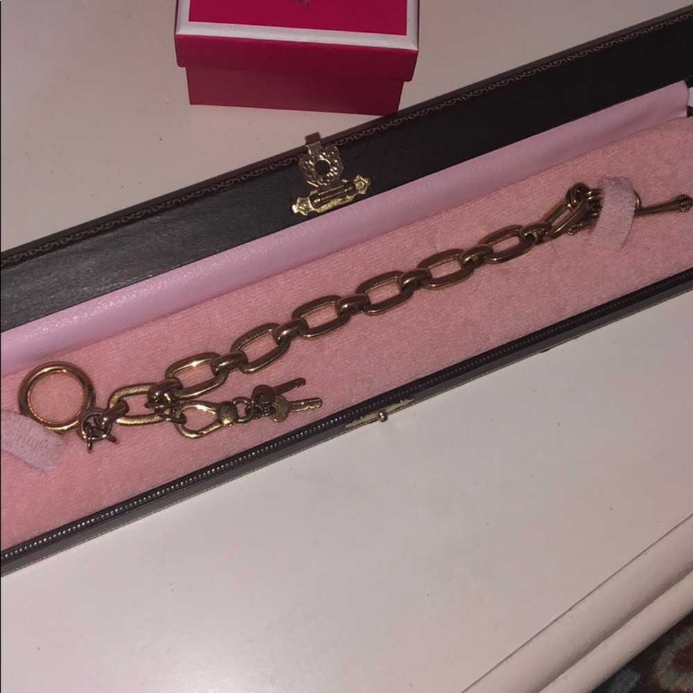 Juicy Couture Hold Charm Bracelet WITH Key Charm